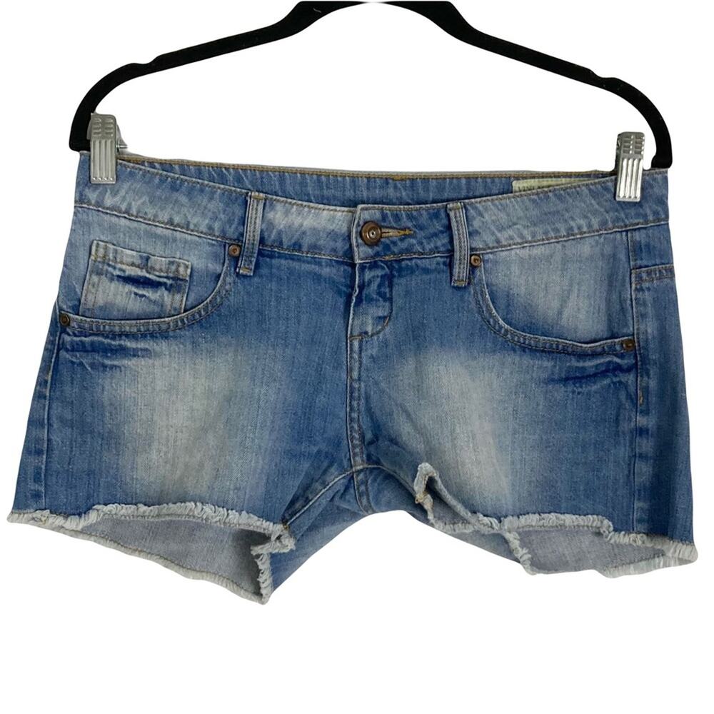 NWOT VINTAGE DENIM FOR TNS Shorts 6 3” Inseam Denim Blue Raw Hem Zip Pocket
